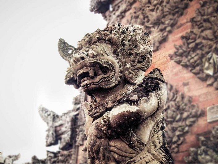 Visit Balis temples